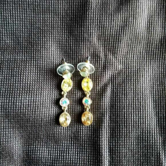 Earrings - Picture 1 of 3